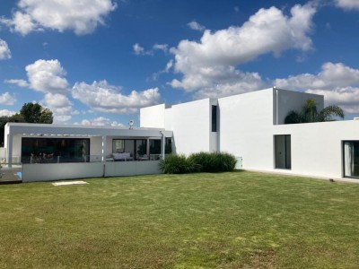 Propiedad Premium: HERMOSA CASA DE CATEGORIA BARRIO PRIVADO CAUSANA 