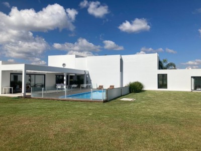 Propiedad Premium: HERMOSA CASA DE CATEGORIA BARRIO PRIVADO CAUSANA 