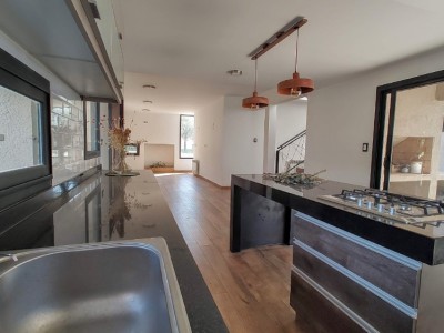 BARRIO CAÑITAS , HERMOSA CASA A ESTRENAR