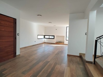 BARRIO CAÑITAS , HERMOSA CASA A ESTRENAR