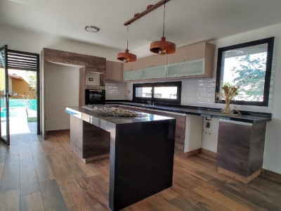 BARRIO CAÑITAS , HERMOSA CASA A ESTRENAR