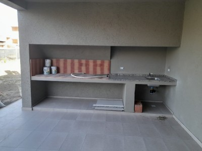 HERMOSA CASA , BARRIO PRIVADO LAS CAÑITAS