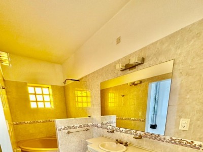 HERMOSA CASA CHALET A LA VENTA , 300 METROS COSTANERA