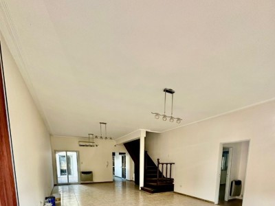 HERMOSA CASA CHALET A LA VENTA , 300 METROS COSTANERA