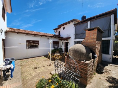 Venta - Oportunidad , 2 Hermosas Propiedades En Un Solo Terreno , 8 Cuadras Del Centro