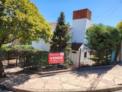 Venta - Oportunidad , 2 Hermosas Propiedades En Un Solo Terreno , 8 Cuadras Del Centro