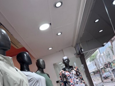 FONDO DE COMERCIO EN VENTA – LOCAL DE ROPA DEPORTIVA en diagonal al WO